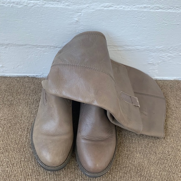 Boots - Picture 3 of 3